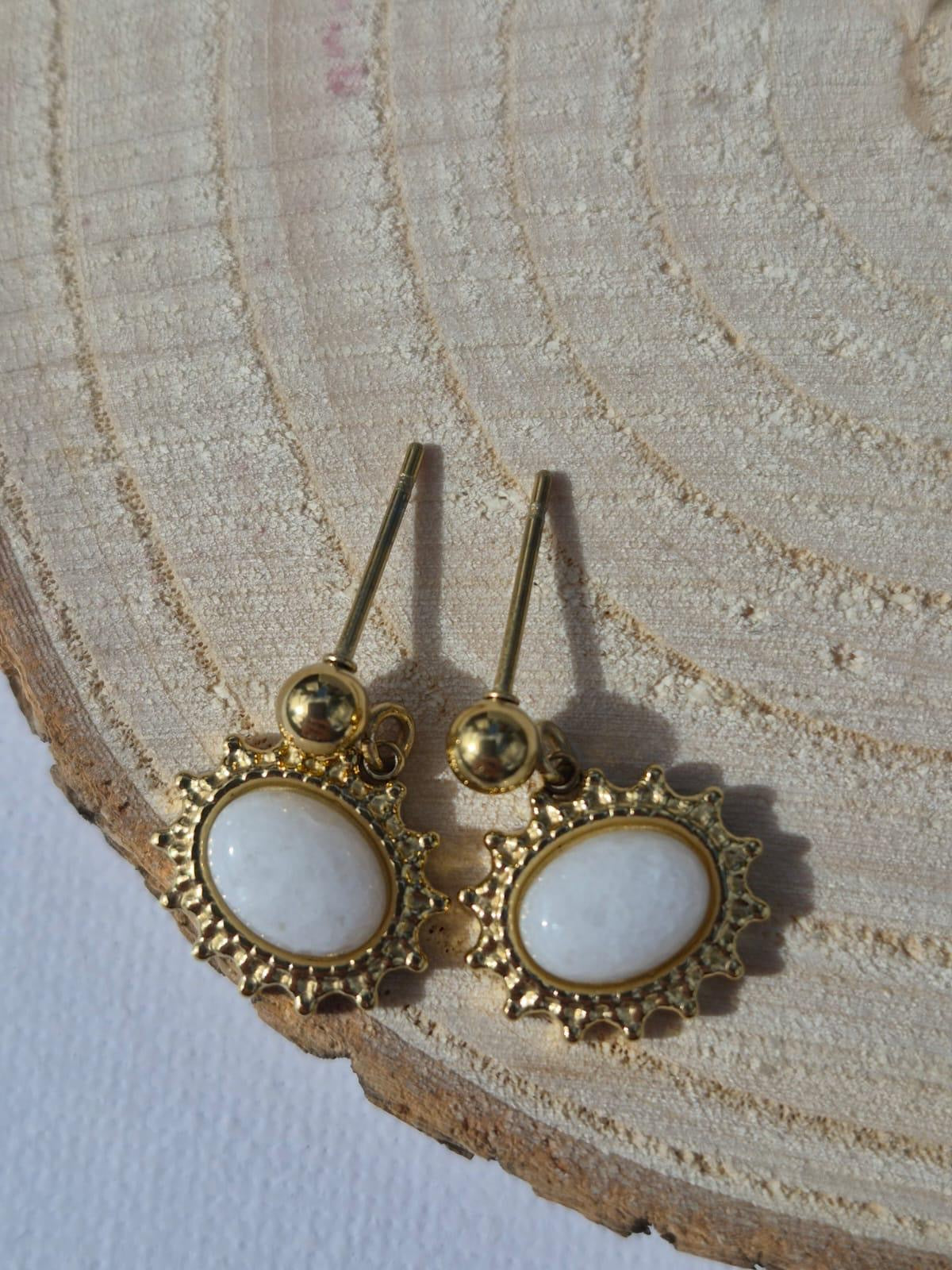 Boucles d'oreilles soleil en pierre blanche dorées