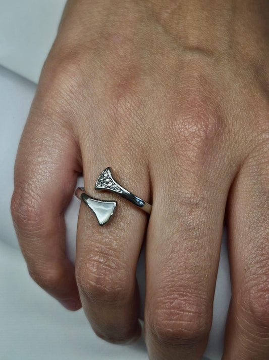 Bague argentée en pierre nacre et strass