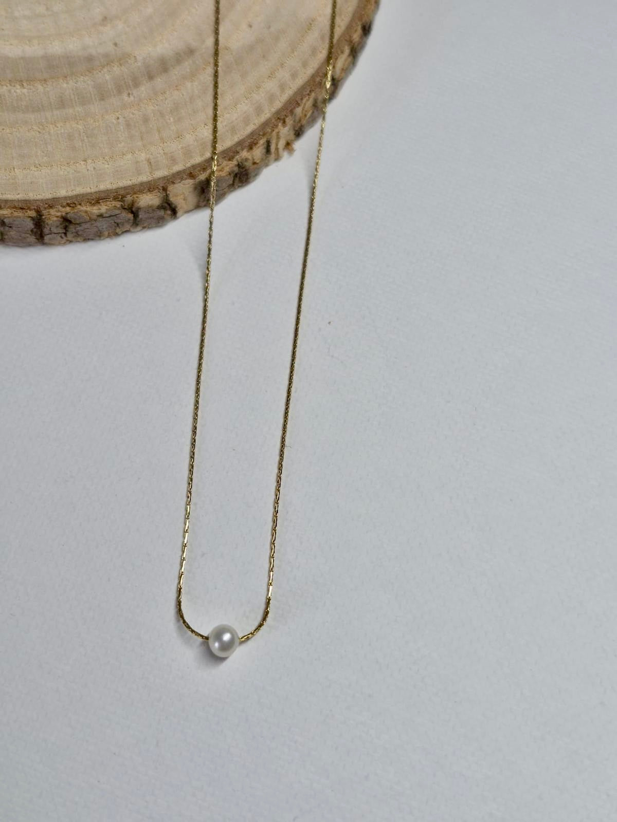 Collier minimaliste avec perle