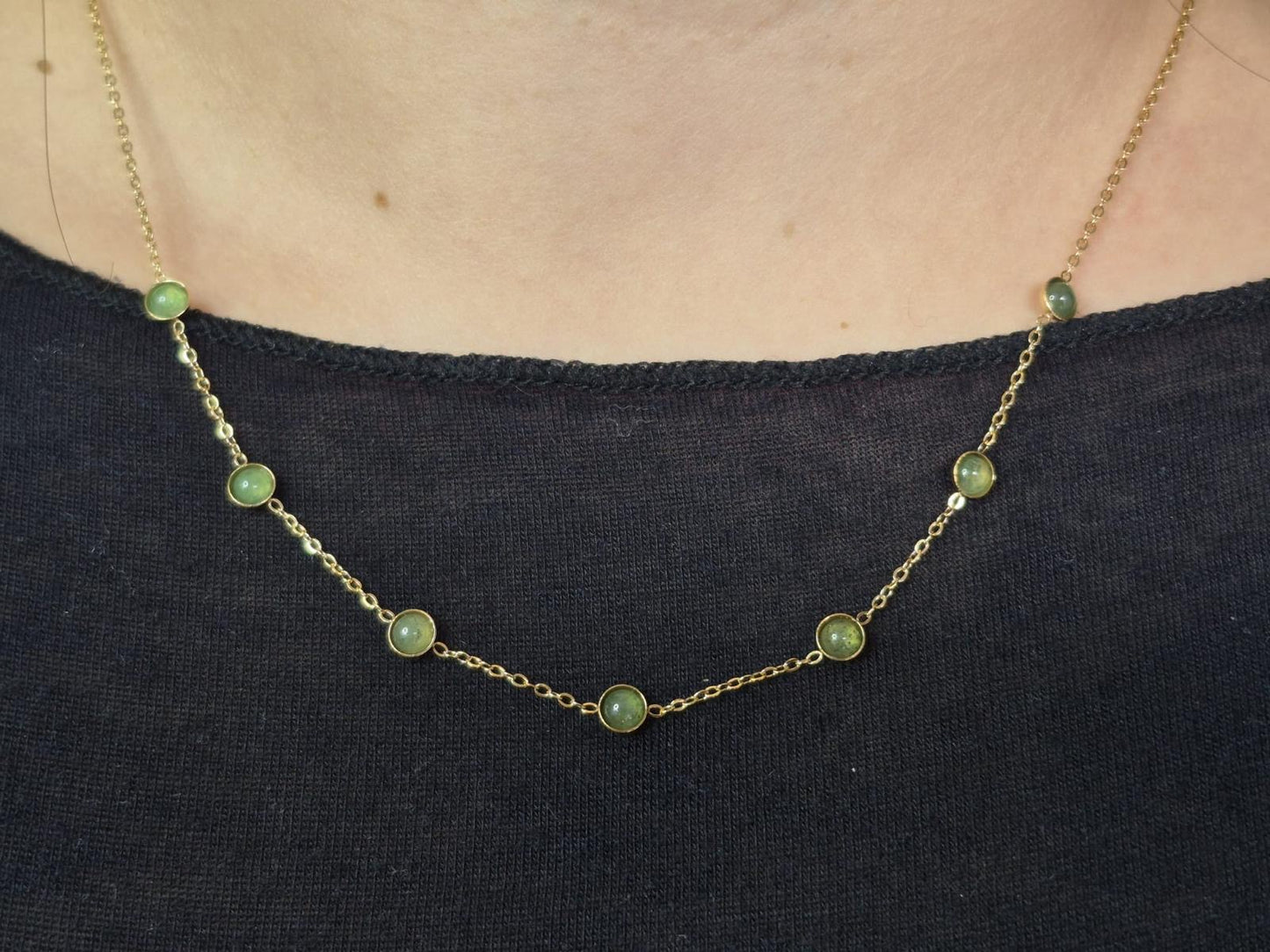 Collier Chaîne Dorée avec Pierres Vertes