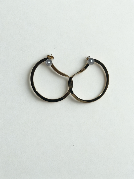 Boucles d'oreilles dorées irrégulier avec perle