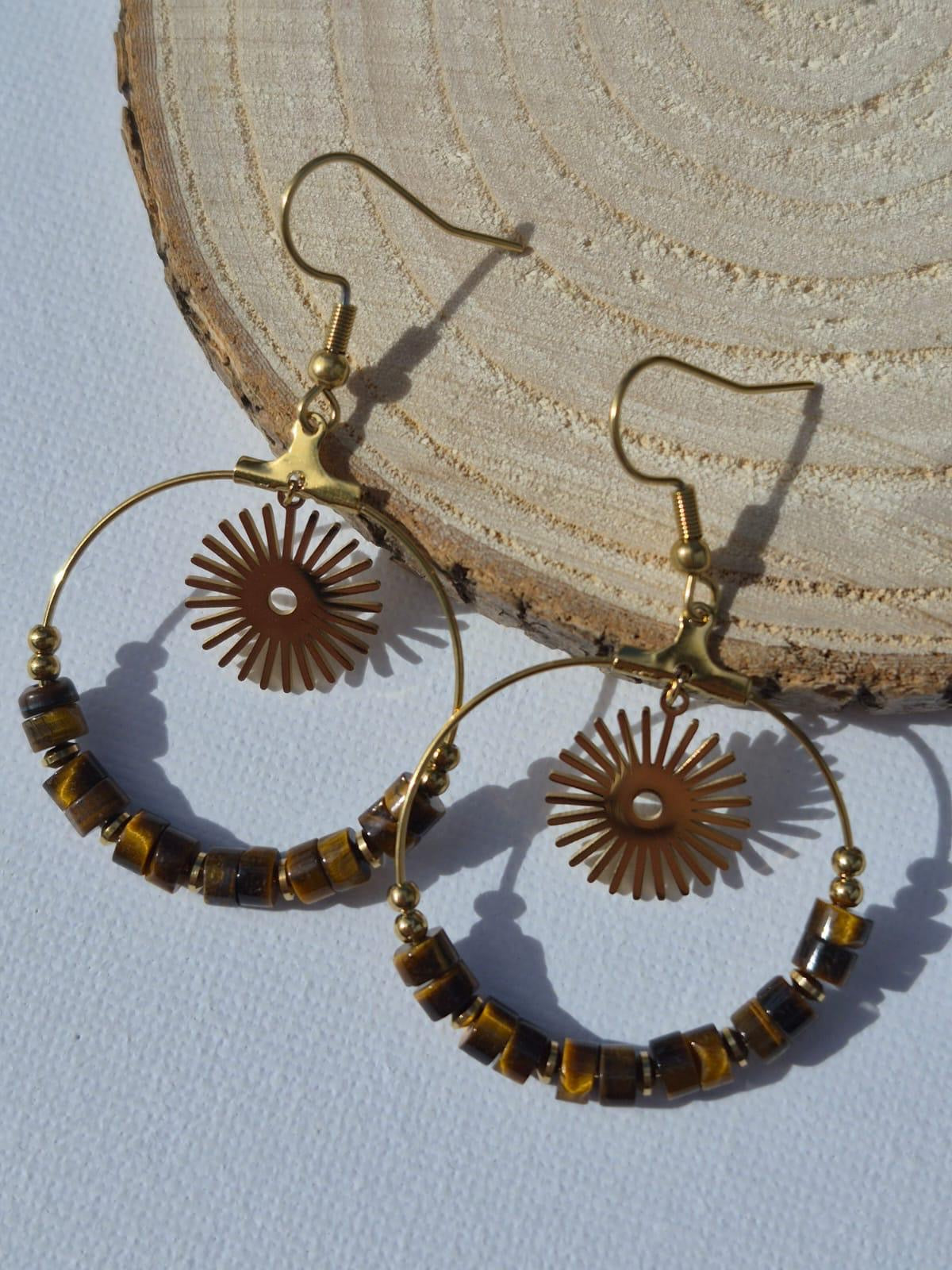 Boucles d'oreilles dorées pendantes soleil pierres Œil de tigre