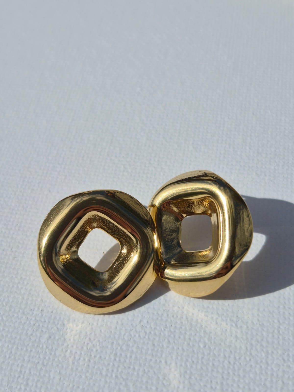 Boucles d'oreilles carré dorées