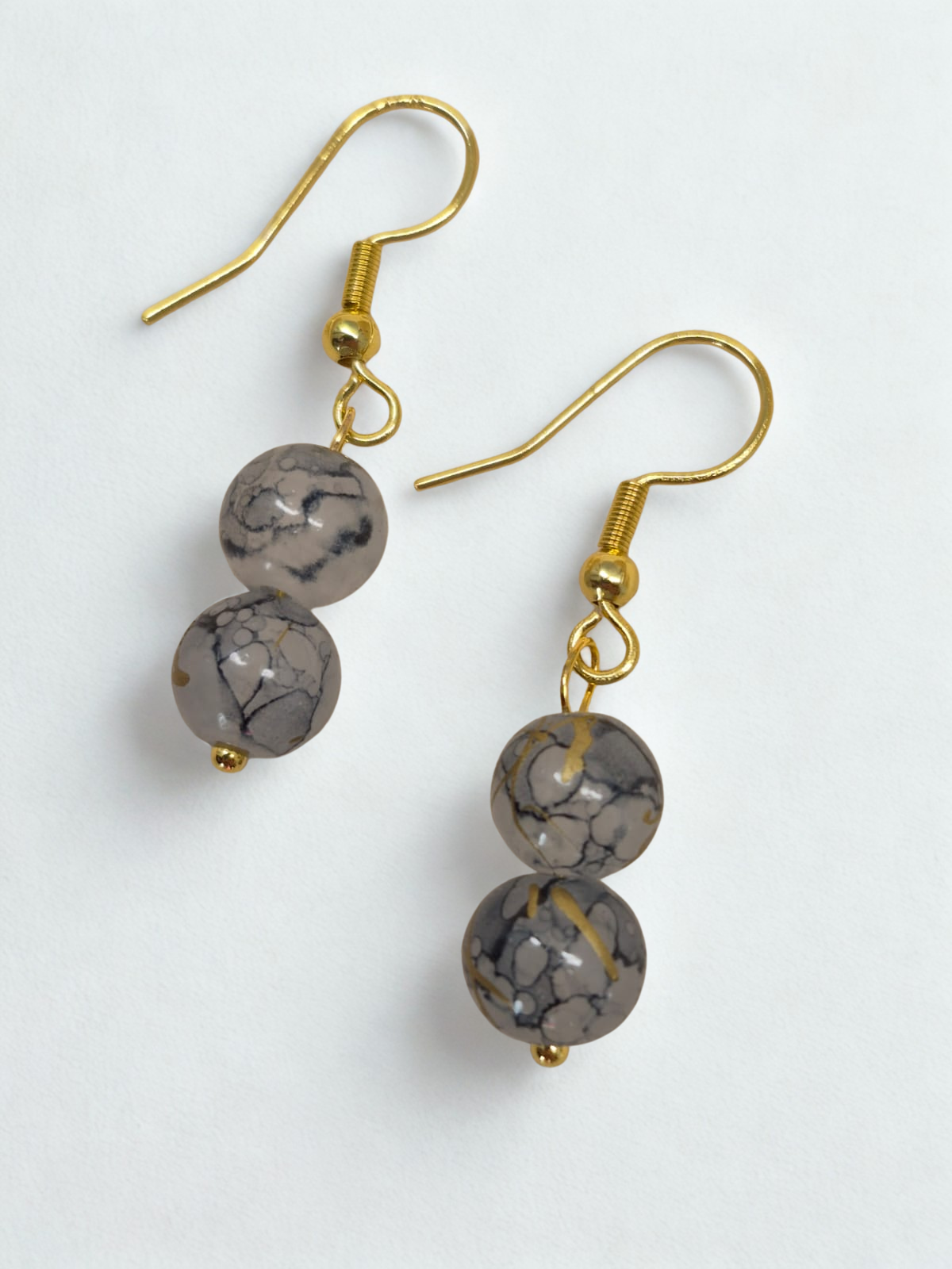 Créations boucles d'oreilles gris