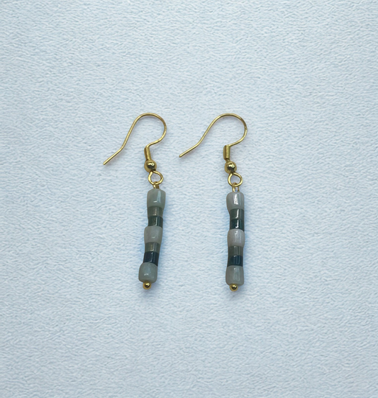 Créations boucles d'oreilles pendentif gris