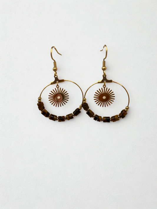 Boucles d'oreilles dorées pendantes soleil pierres Œil de tigre