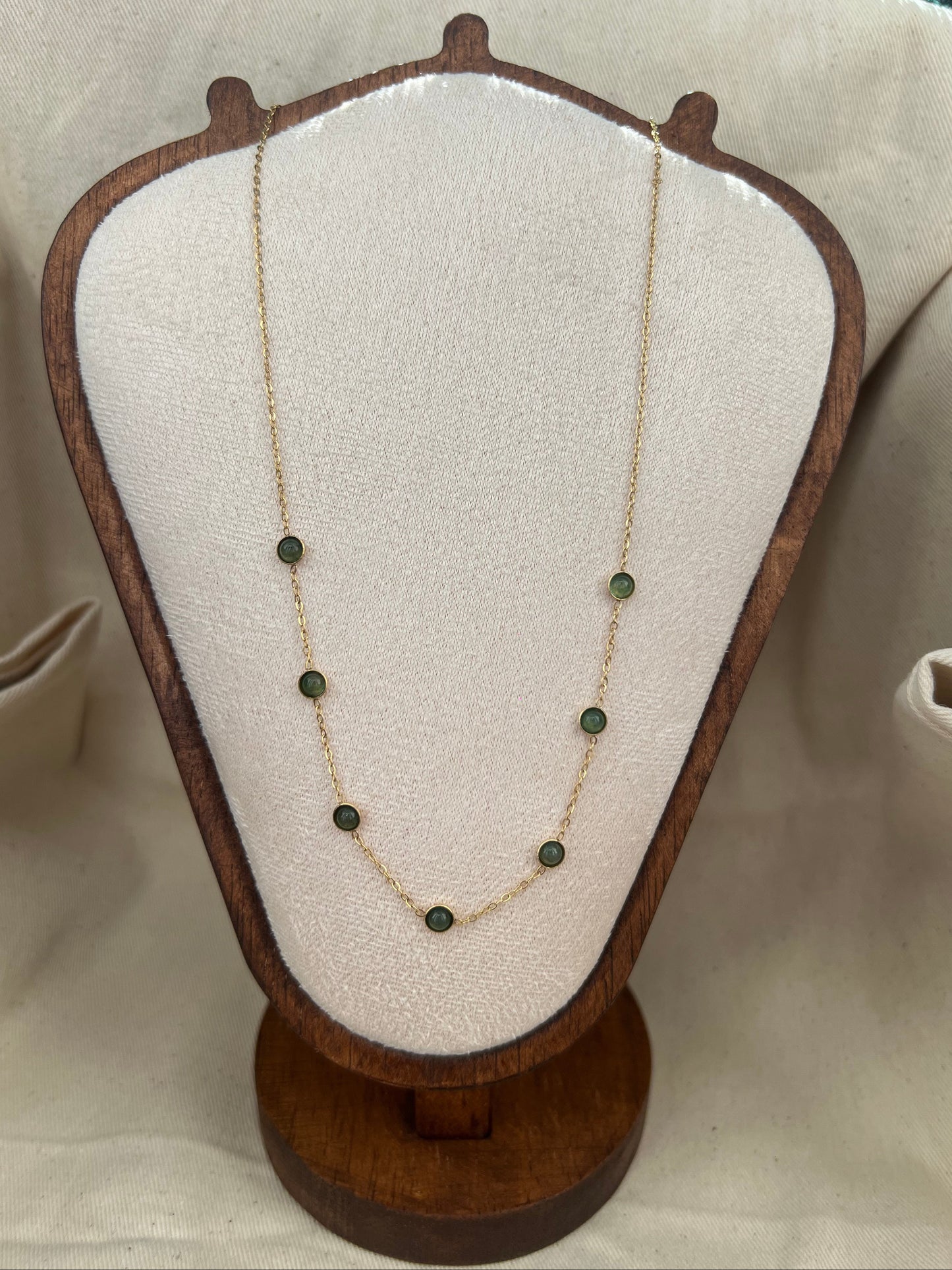 Collier Chaîne Dorée avec Pierres Vertes