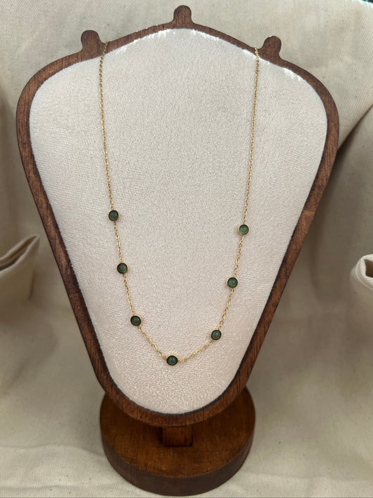 Collier Chaîne Dorée avec Pierres Vertes